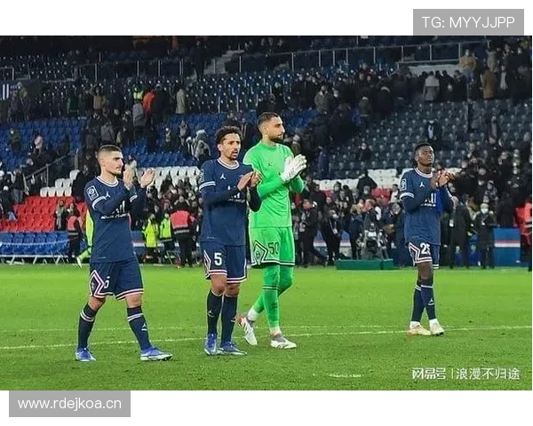 巴黎圣日耳曼中场控制力下滑,节奏混乱问题逐步反映在比赛表现中 巴黎圣日耳曼中场控制力下滑,节奏混乱问题逐步反映在比赛表现中