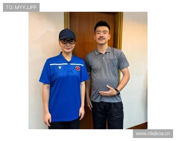 郑思维家的冰箱里塞满了能量胶，连饮料都按训练时段分装